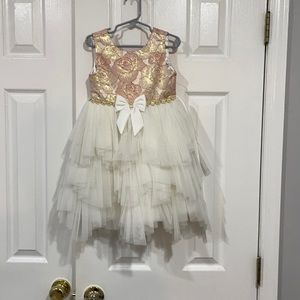 Beautiful girls dress!